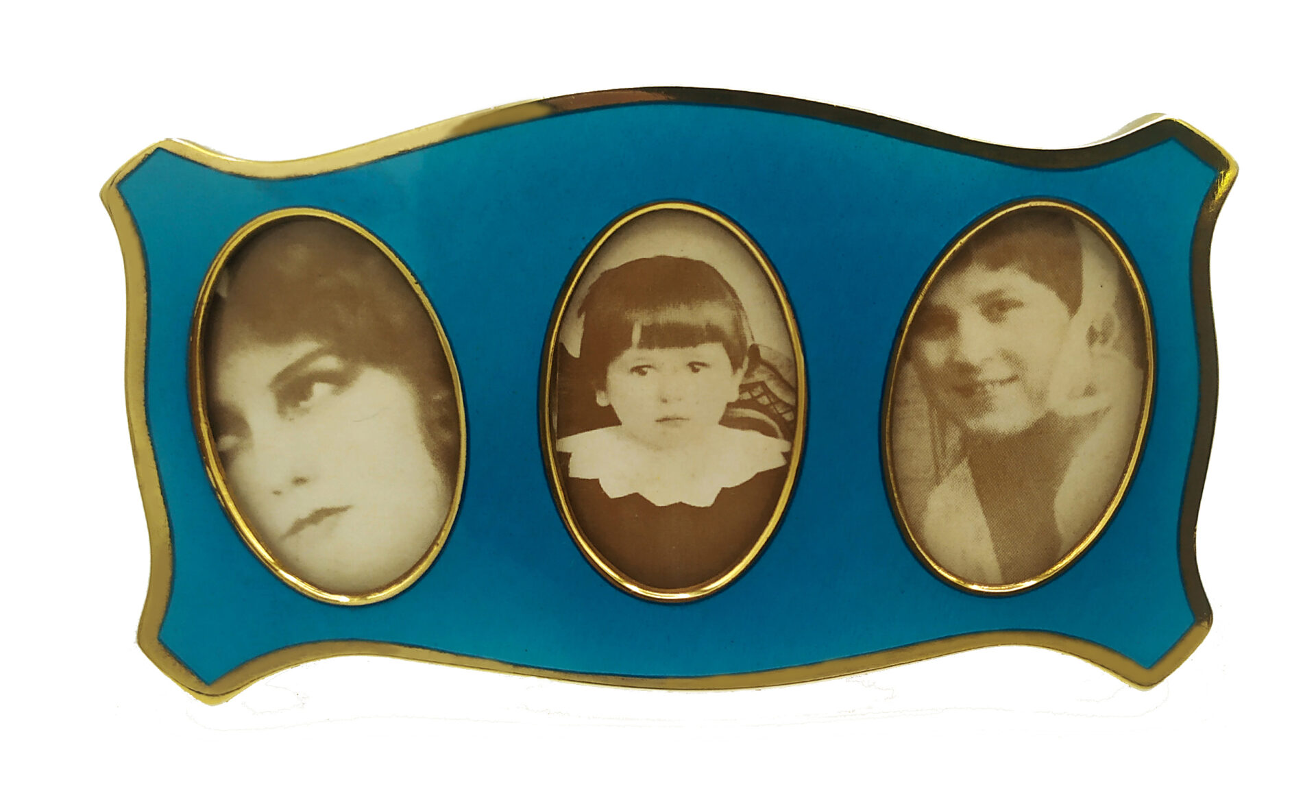 Shaped frame for 3 photographs in 925/1000 sterling silver gold plated with translucent fired enamels on guillochè. Modern Baroque style. Blue velvet panel. External measures cm. 5.5 x 10.2 with 3 oval interiors cm. 2.3 x 3.5. Weight gr. 52. Produced in Florence at the Salimbeni company headquarters in 1965 with manual workmanship by skilled artisan artists.