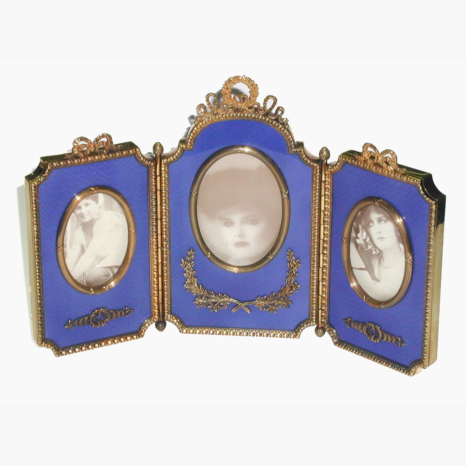 Rectangular photo frame handmade Salimbeni in 925/1000 sterling silver gold plated with translucent fired enamels grey on guillochè and internal borders in Louis XVI French Empire style blue enamelled. External size cm. 12 x 15, internal 7 x 9. Weight gr. 315.