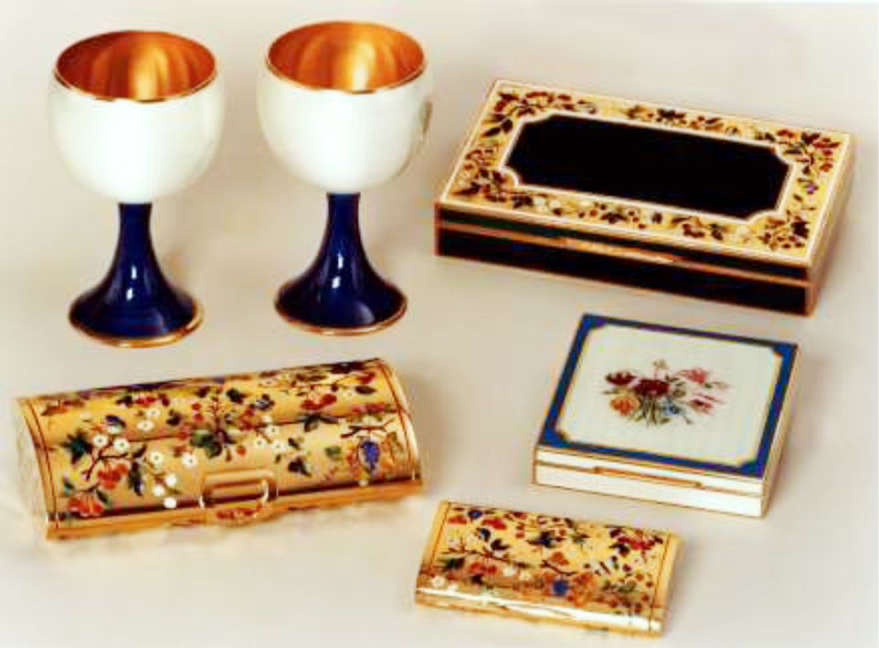Gucci silver products by Salimbeni. Two goblets, cigarette boxes snuff box and table box
With enamel and miniatures handmade.