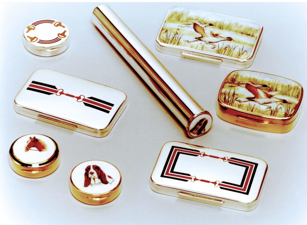 Gucci silver products by Salimbeni. Pill box, cigarette boxes snuff box and cigar holder.
With enamel and miniatures handmade.
Realized in the classic colour of first design Gucci and with Horses details like the well known horse stirrup and hunting details,