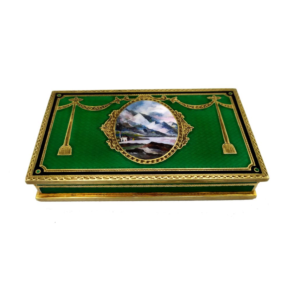 cigarette case for table green enamel and with miniature