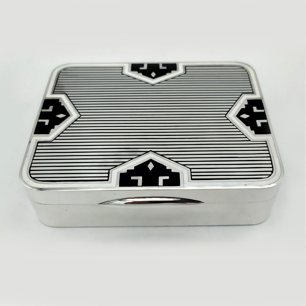 4664-5352 - Rectangular Table Box with rounded corners in 925/1000 sterling silver with fire Enamel Art Deco design. Dimensions cm. 9 x 11 x 2.8. Weight gr. 324. Designed by Giorgio Salimbeni in 1976 inspired by objects designed by Louis Cartier around 1920 and manufactured in Florence in various specimens, also in parure with other objects, in the headquarters of the Salimbeni Company with completely manual execution by artisan artists with top quality slab thickness and large reinforcements suitable for supporting numerous high-fire enamelled firings at about 800° C.