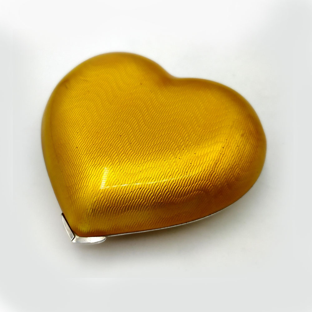 5046-5785 - Heart-shaped table box in 925/1000 sterling silver with translucent enamel fired on guilloche above and below. Contemporary modern style. Dimensions cm. 9 x 9.5 cm high. 3.Weight gr. 229. Designed by Giorgio Salimbeni in 1990 and produced in different sizes and different colours, in the Salimbeni company headquarters in Florence with manual workmanship by talented artisan artists, with a very thick slab and large reinforcements suitable for supporting numerous enamelling firings over high heat at around 800°